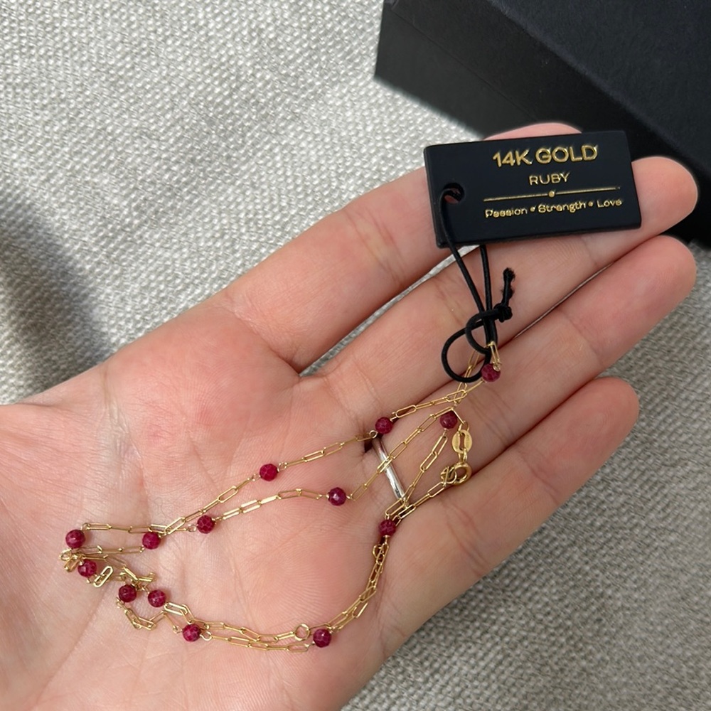Elegant Gold and Red Beaded Necklace - Picture 2 of 3